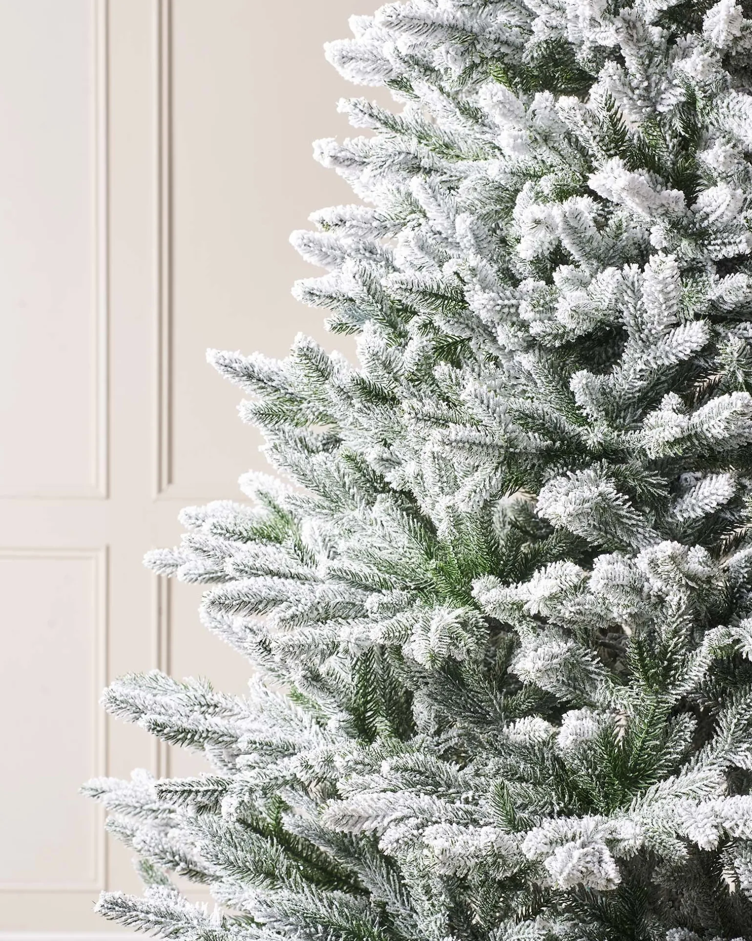 Luxury Snow Flocked Christmas Tree, 6 Ft