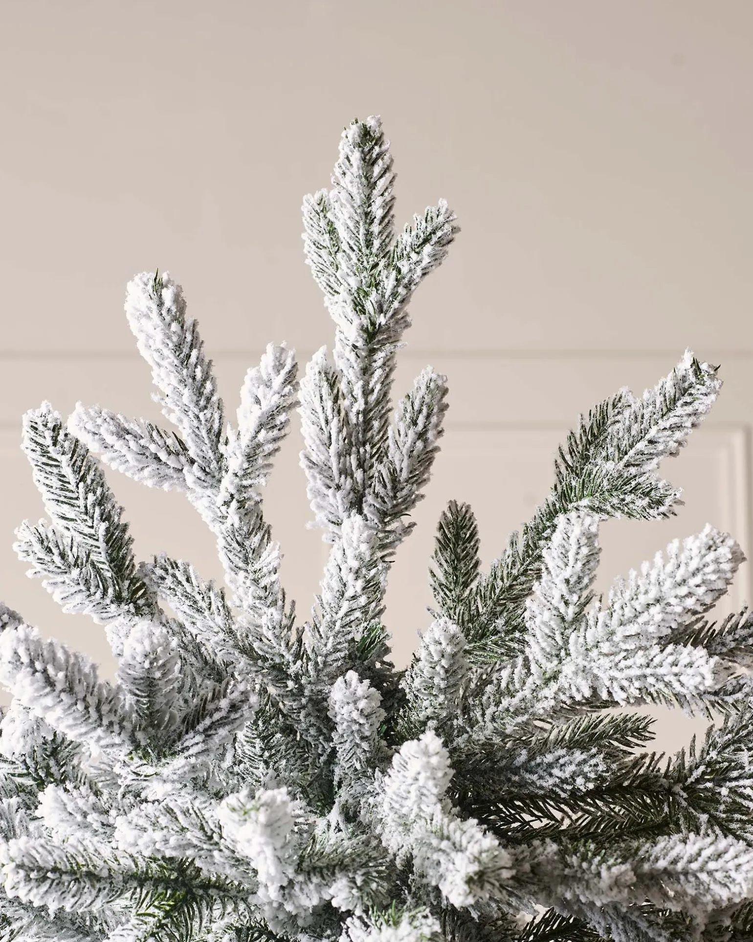 Luxury Snow Flocked Christmas Tree, 6 Ft