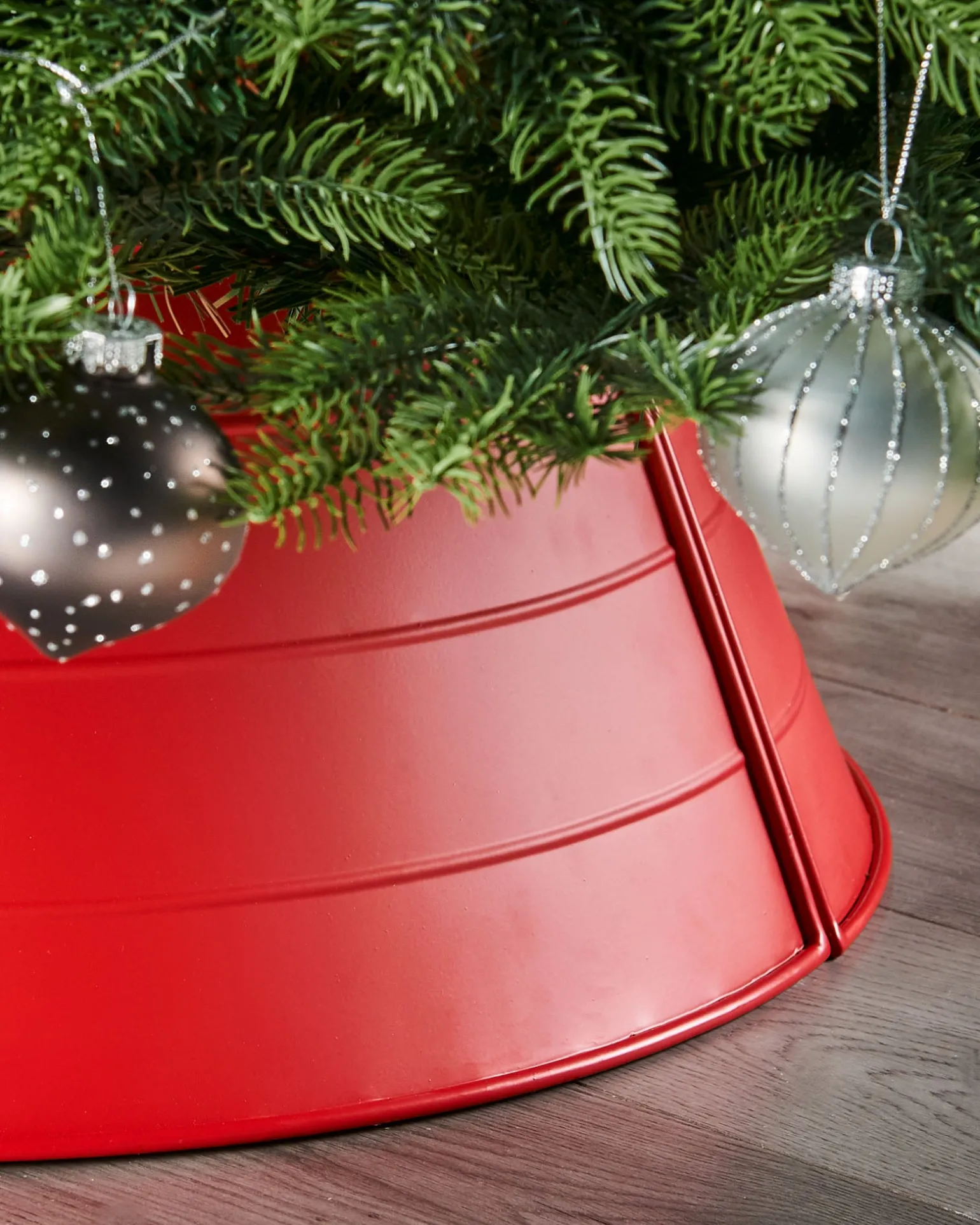 Matt Metal Tree Collar, Red, 66 Cm