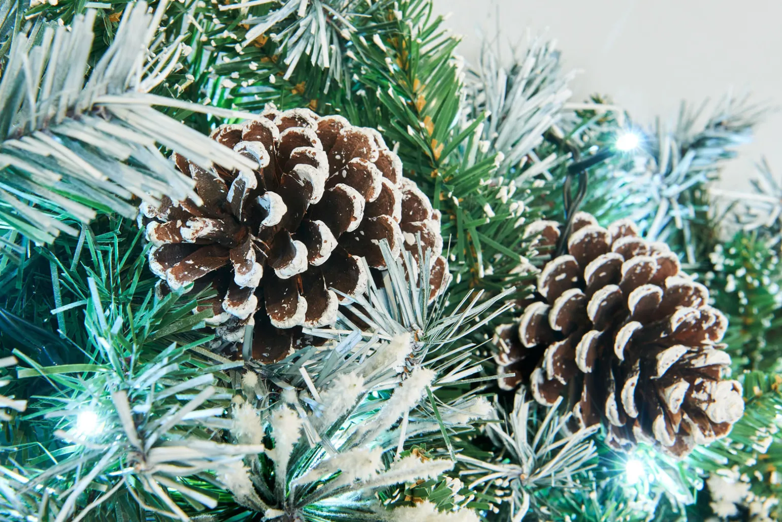 Pre-Lit Decorated Snow Flocked Garland, Pinecones, 9 Ft