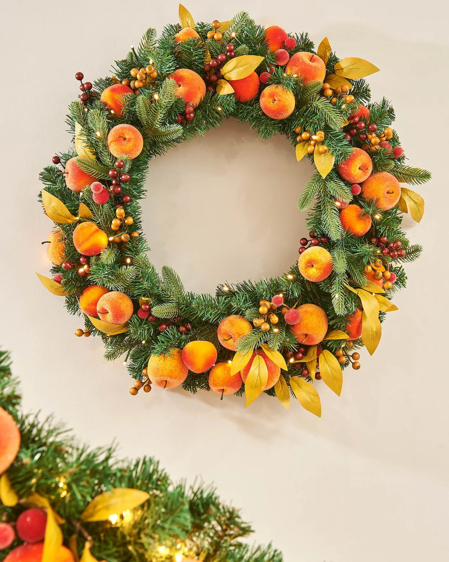 Pre-Lit Decorated Wreath, Apples & Peaches, 76 Cm