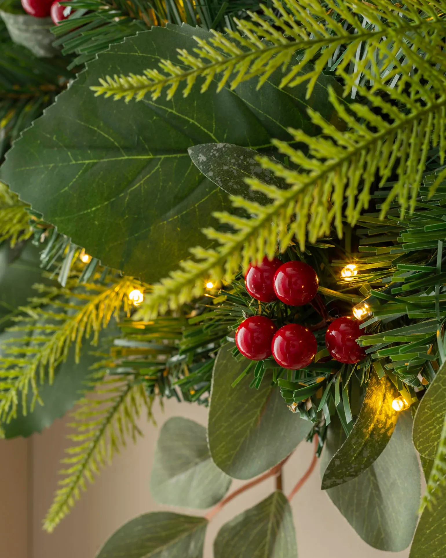Pre-Lit Decorated Wreath, Berries & Eucalyptuses, 60 Cm