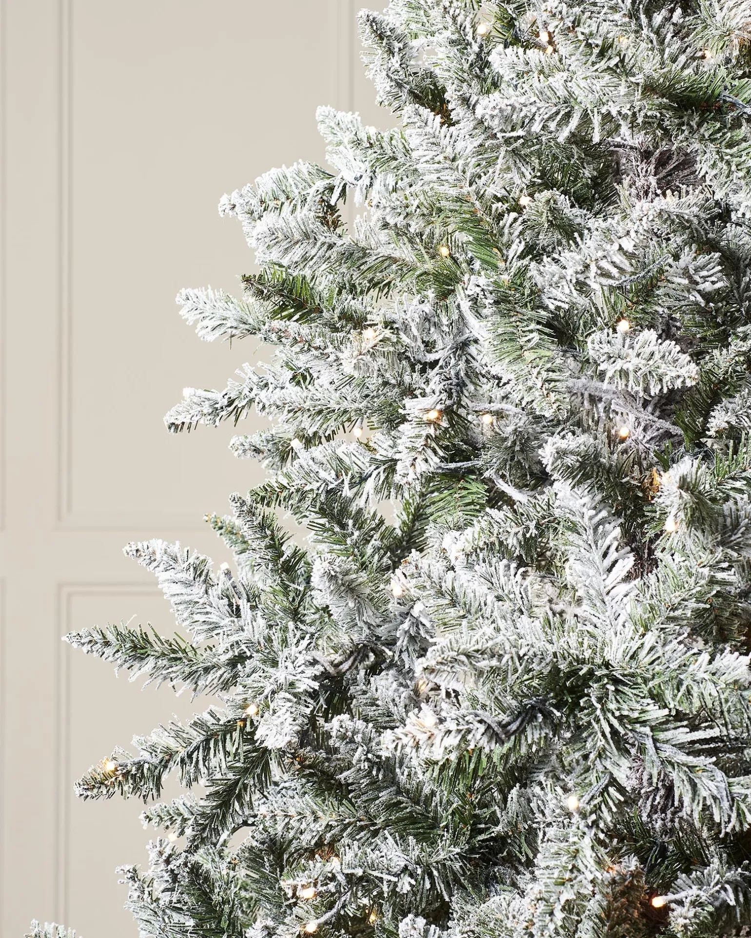 Pre-Lit Full Bodied Snow Flocked Christmas Tree, 5 Ft