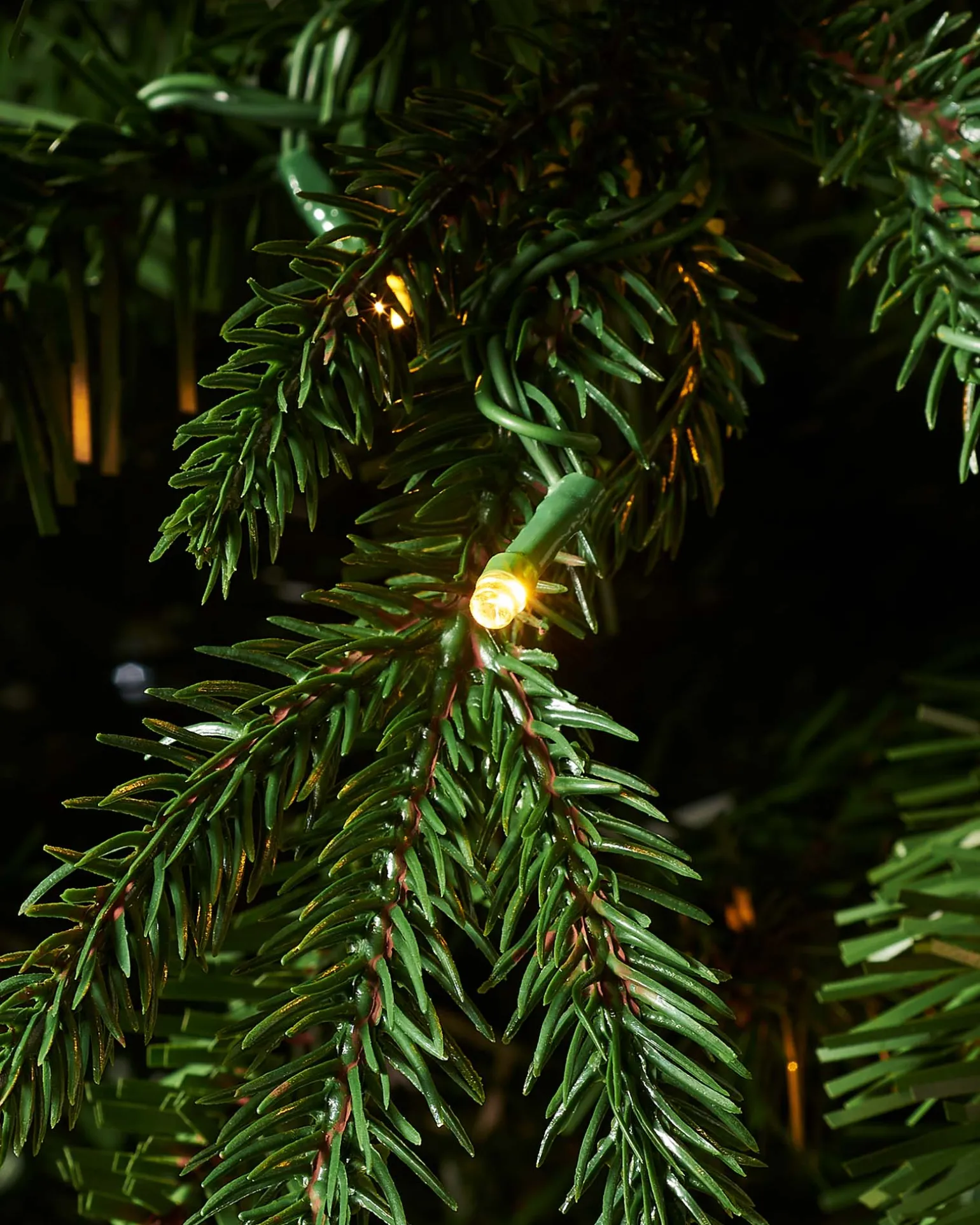 Pre-lit Grand Alaskan Fir Christmas Tree, Dual Multi Colour, 6 Ft