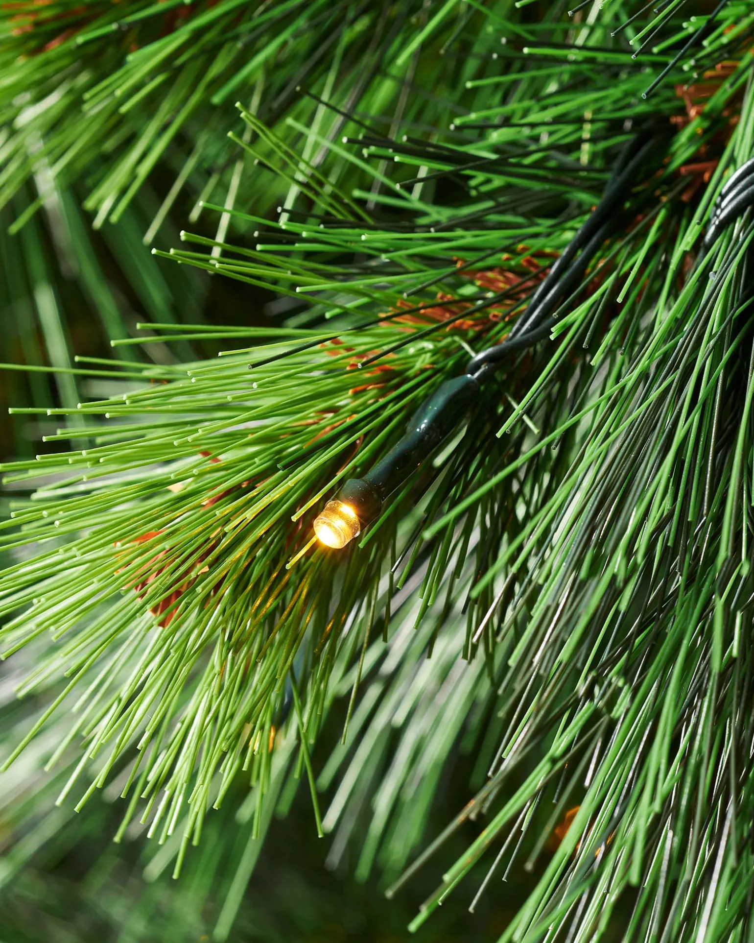 Pre-Lit Portland Spruce Christmas Tree, 7.5 Ft