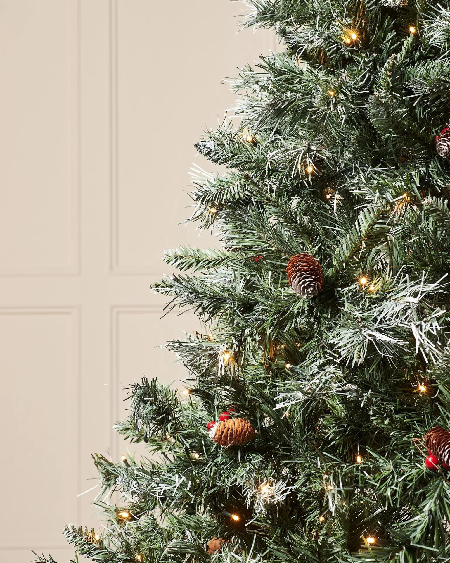 Pre-Lit Scandinavian Spruce Pinecones & Berries Christmas Tree, 7 Ft