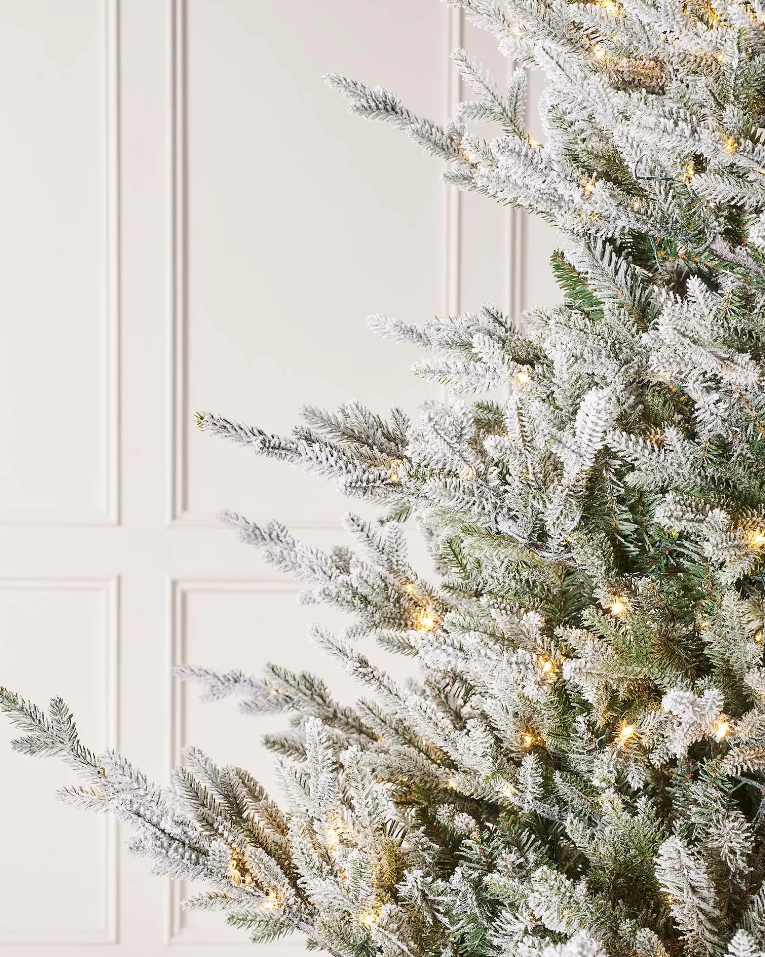 Pre-Lit Snow Flocked Douglas Fir Christmas Tree, 6 Ft