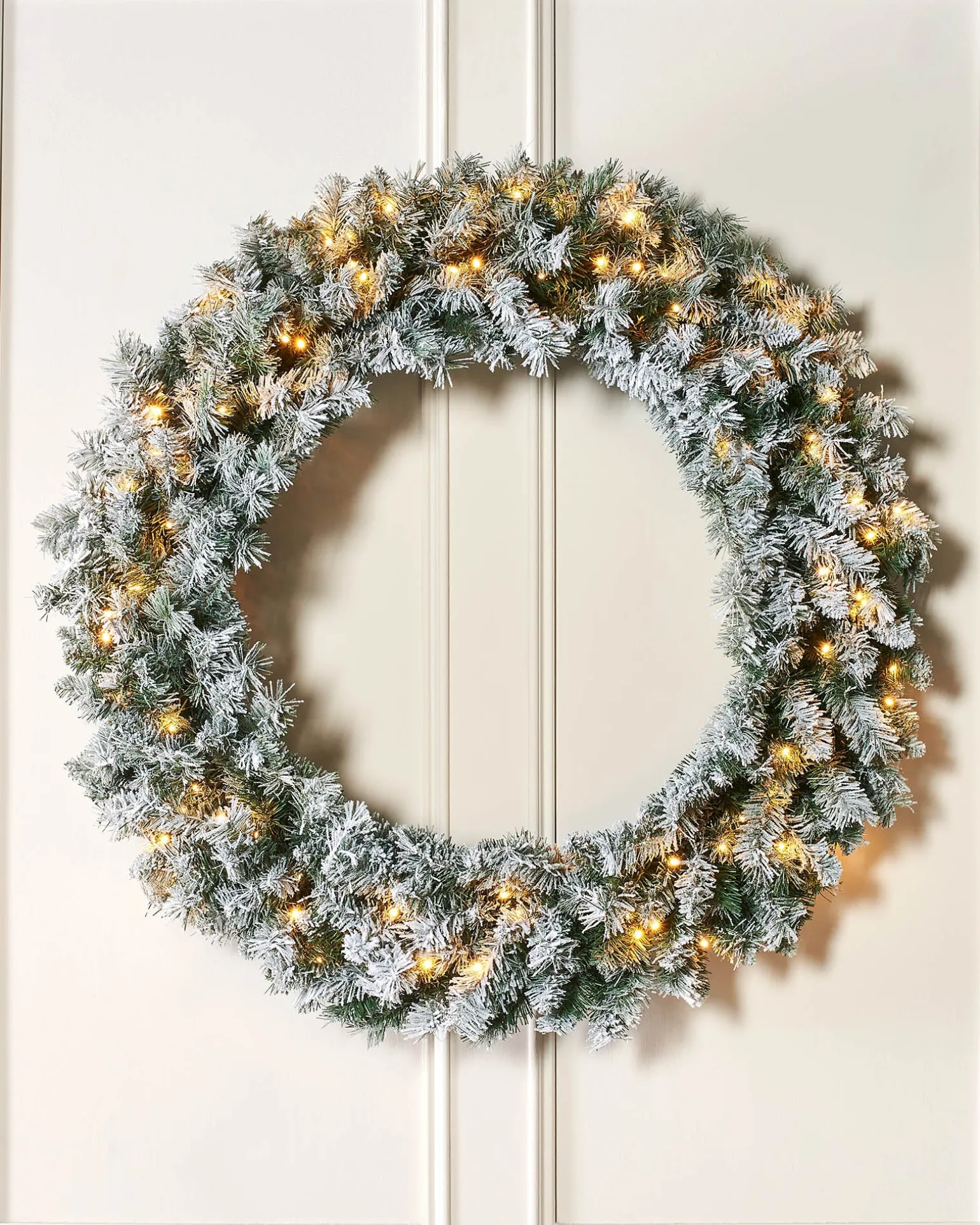 Pre-Lit Snow Flocked Majestic Wreath, 1 M