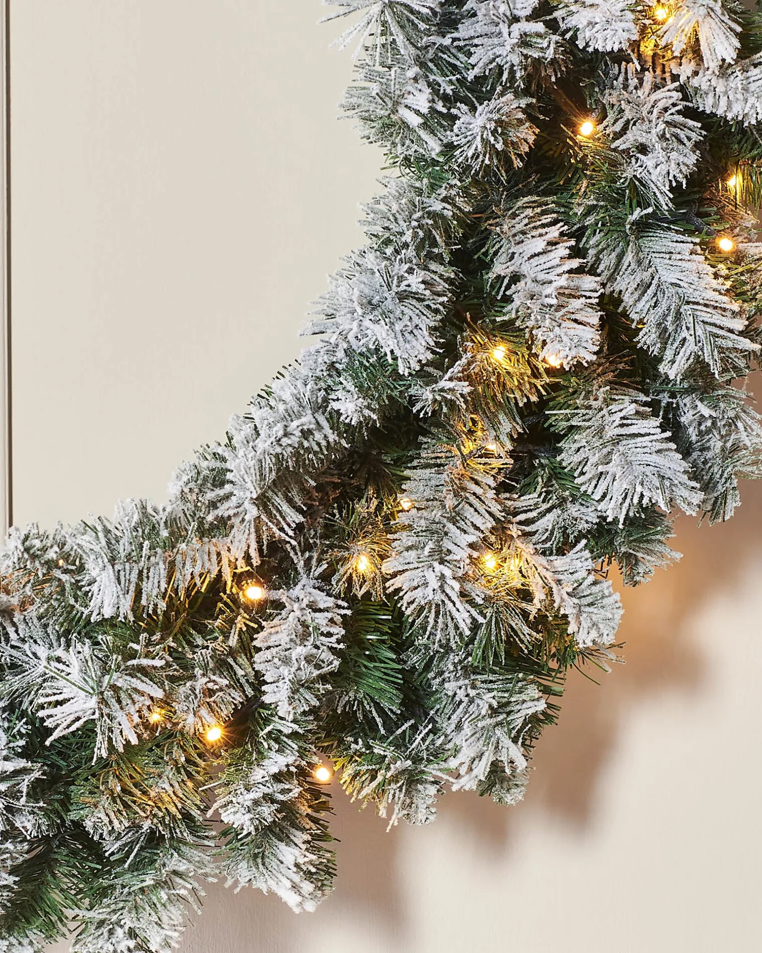Pre-Lit Snow Flocked Majestic Wreath, 1 M
