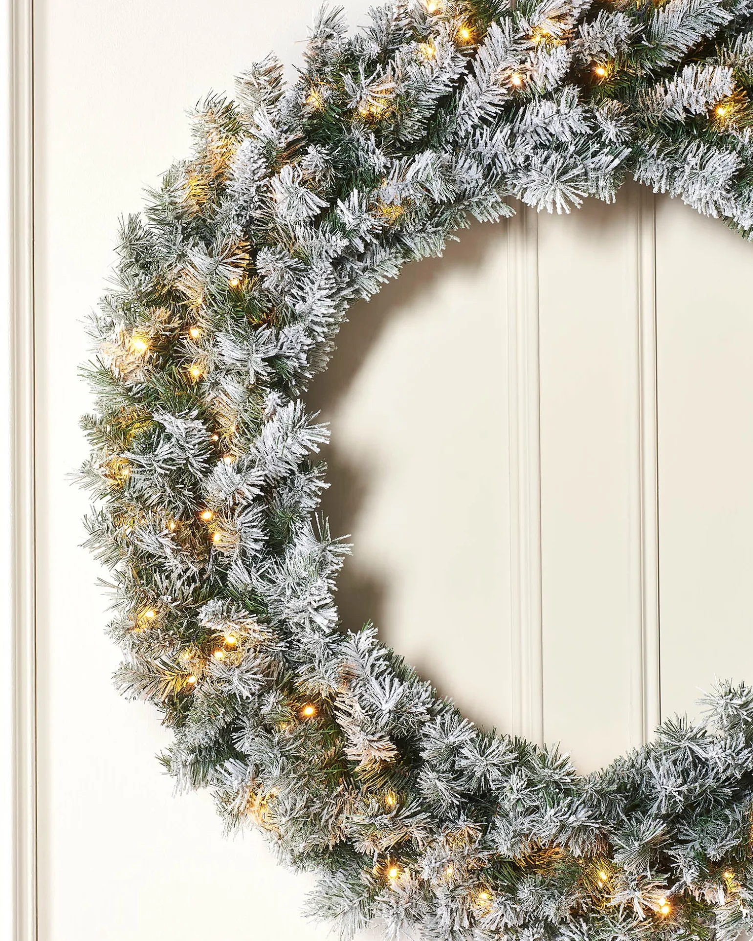 Pre-Lit Snow Flocked Majestic Wreath, 1 M