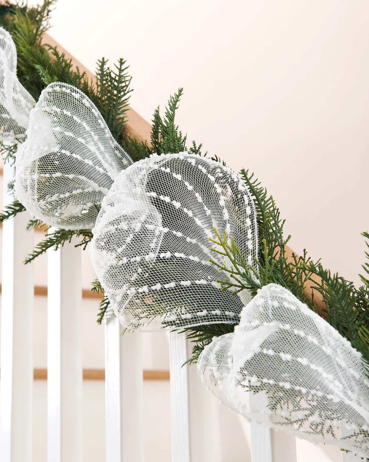 White Mesh With White Dacron Lines, 9 M